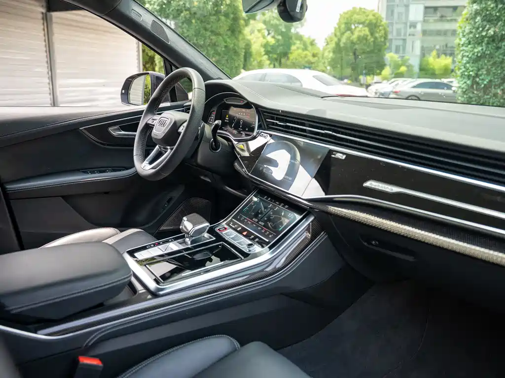Audi SQ7 — фото 18