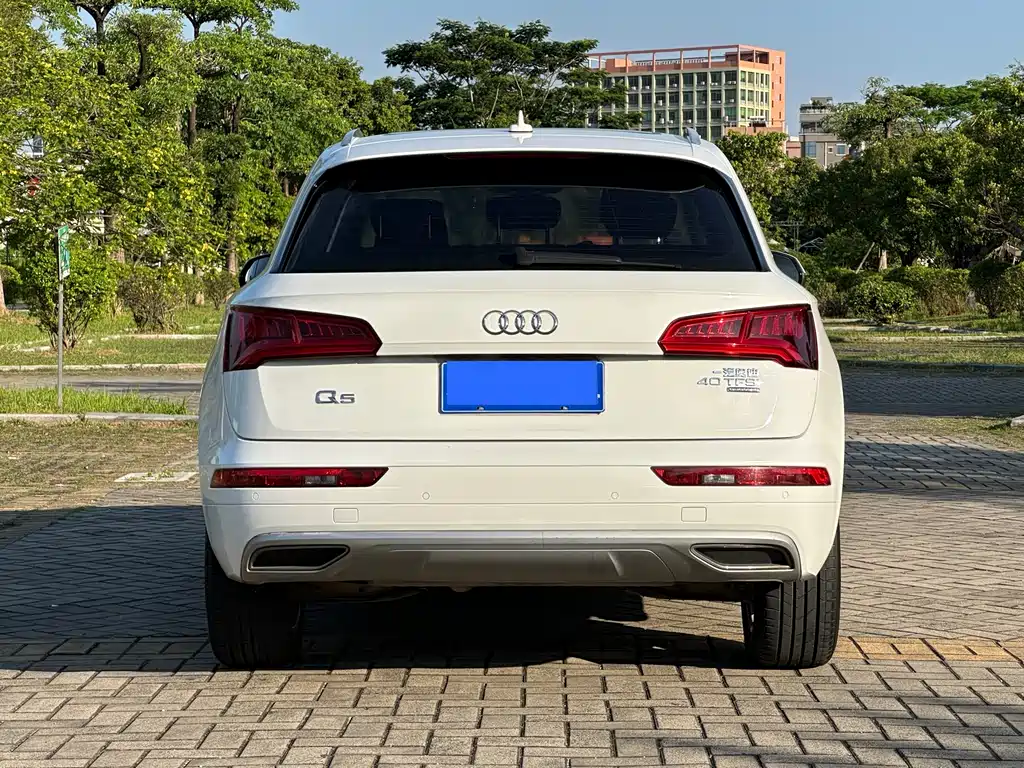 Audi Q5L — фото 5