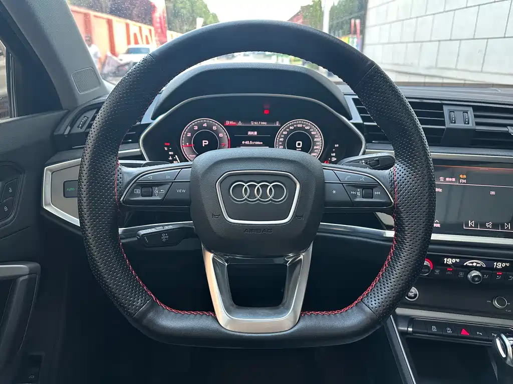 Audi Q3 — фото 8