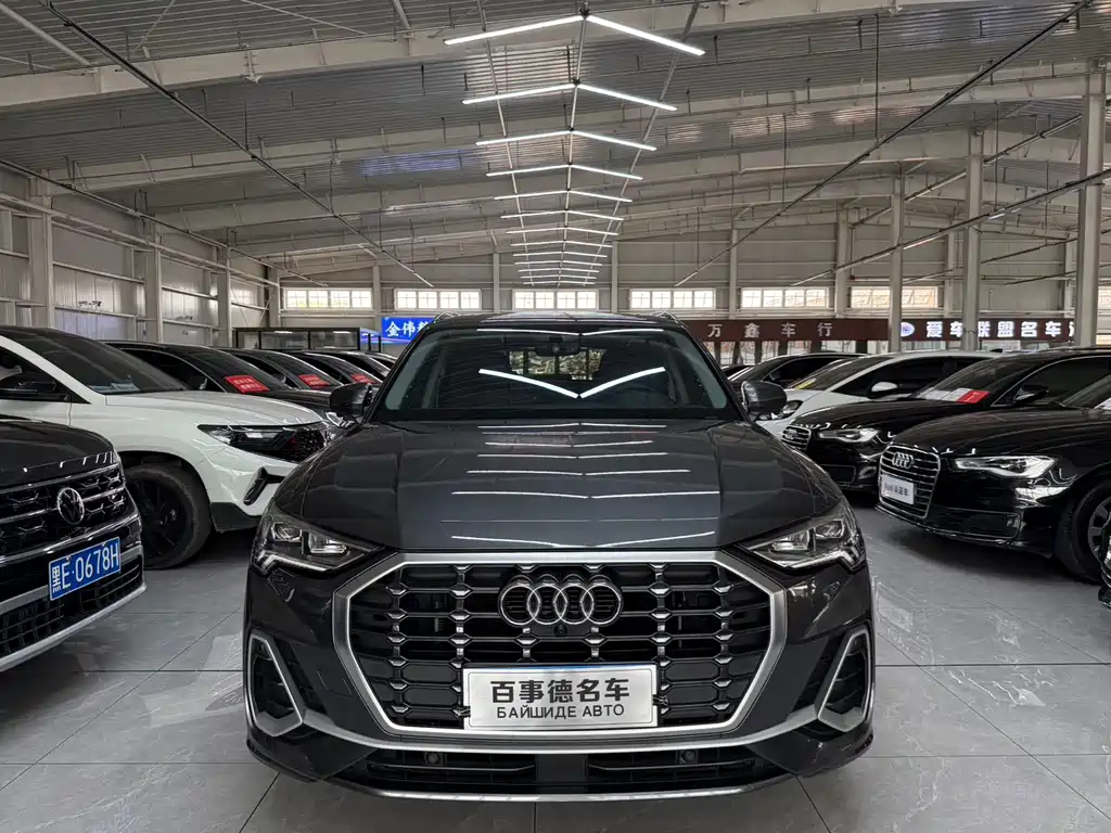 Audi Q3 — фото 1