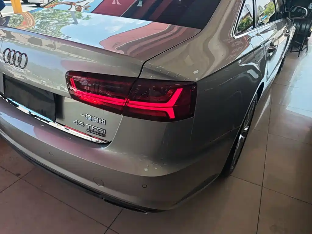 Audi A6L — фото 8