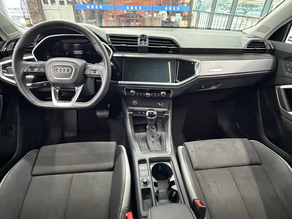 Audi Q3 — фото 14
