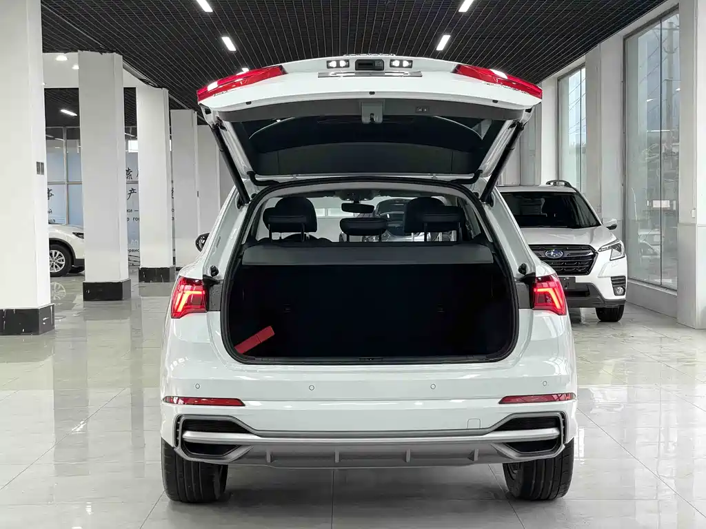 Audi Q3 — фото 18