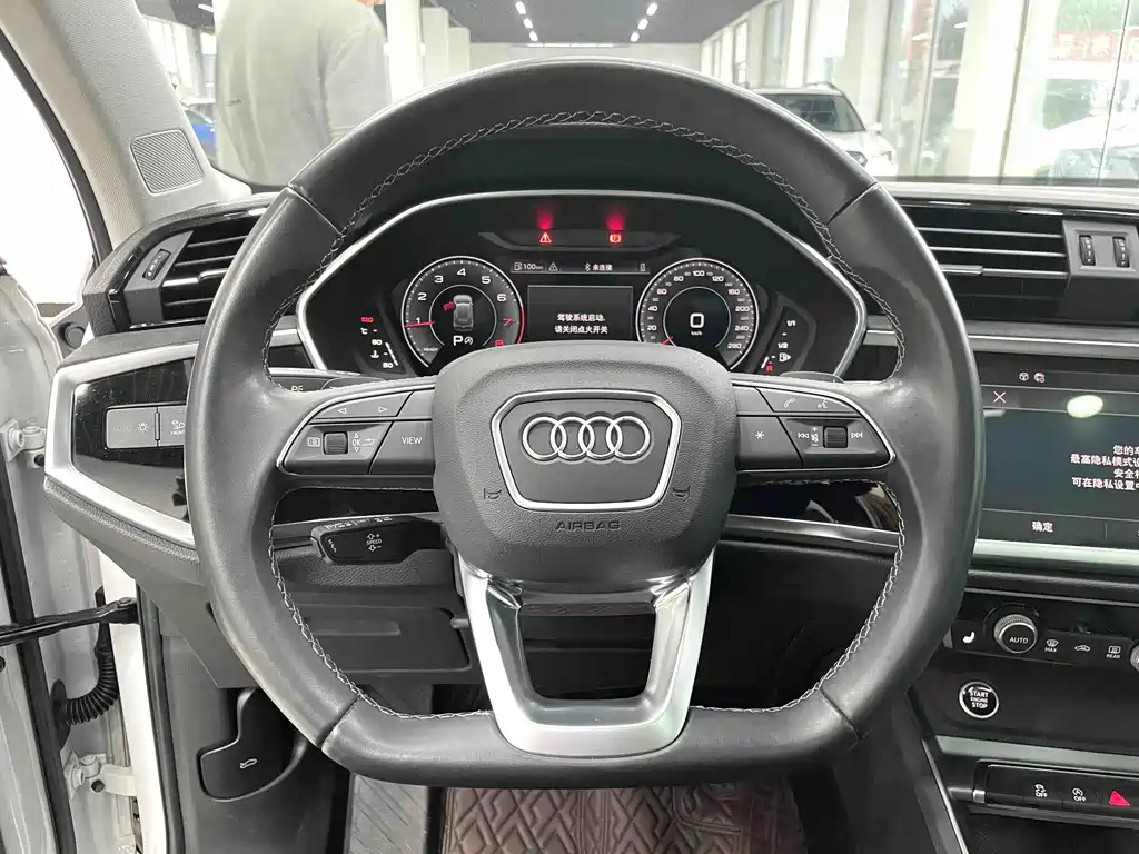 Audi Q3 — фото 8