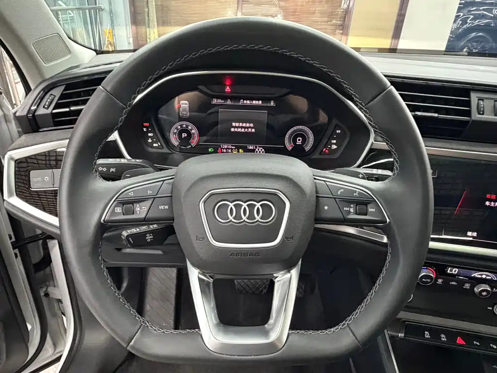 Audi Q3 — фото 13