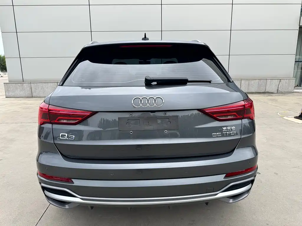 Audi Q3 — фото 14