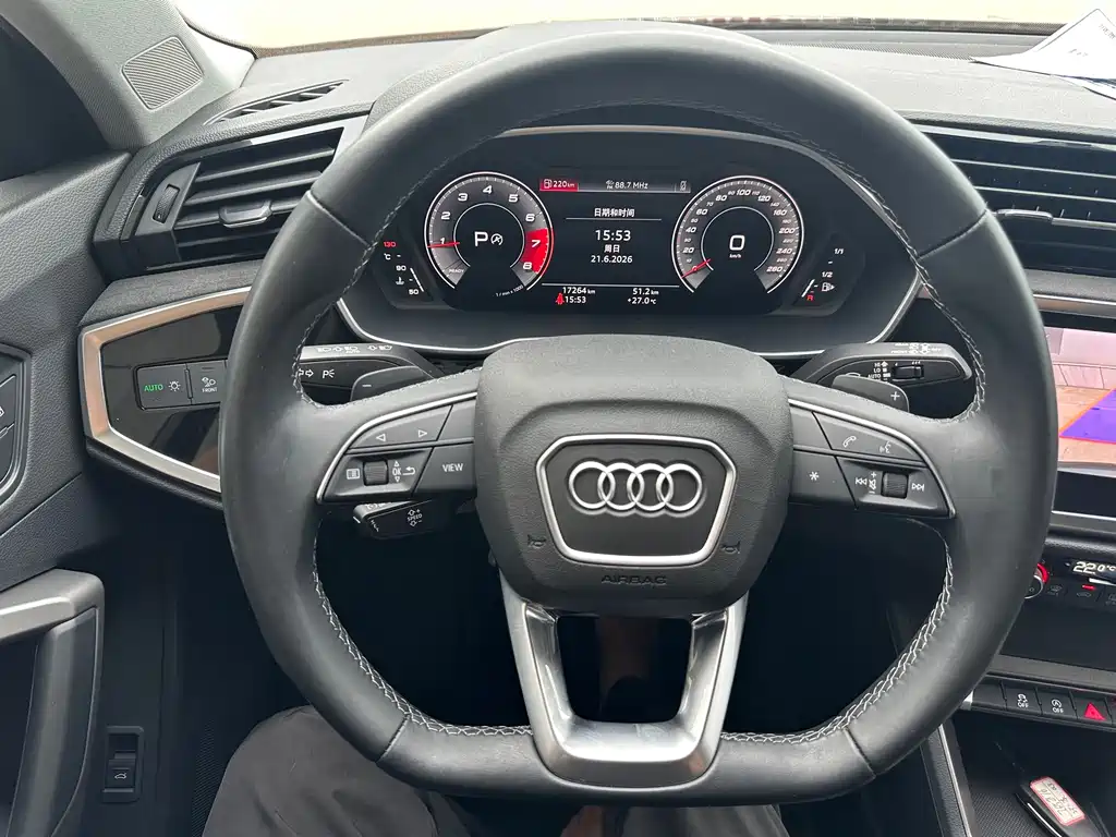 Audi Q3 — фото 8