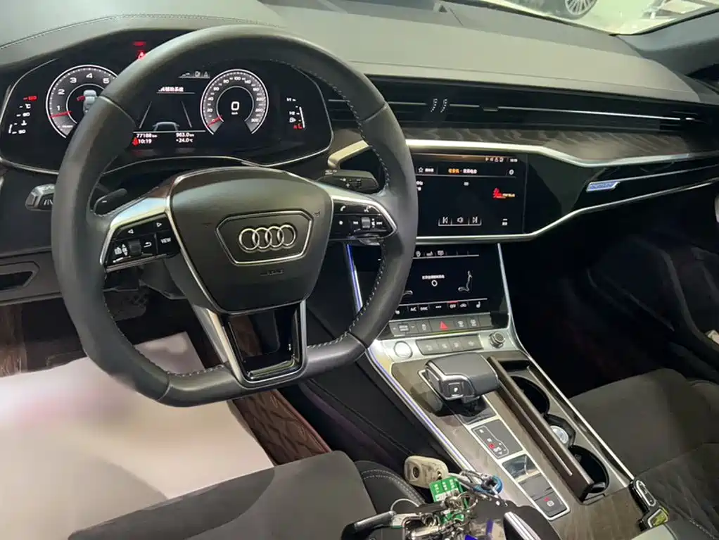 Audi A6L — фото 5