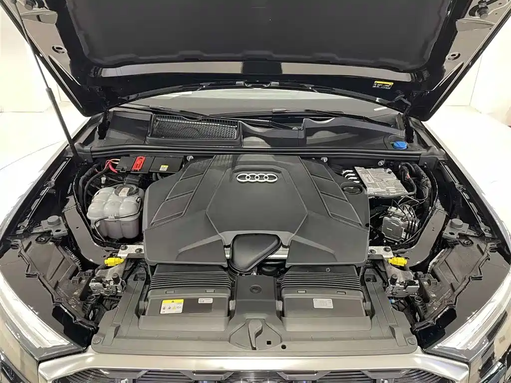 Audi Q7 — фото 9