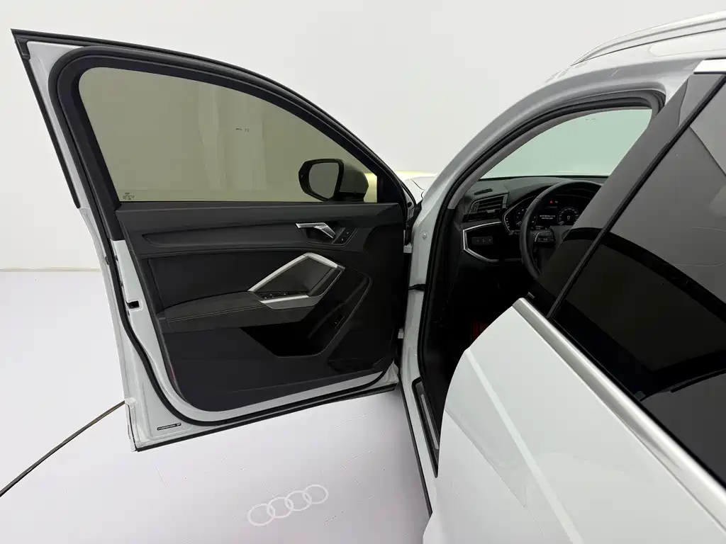 Audi Q3 — фото 19