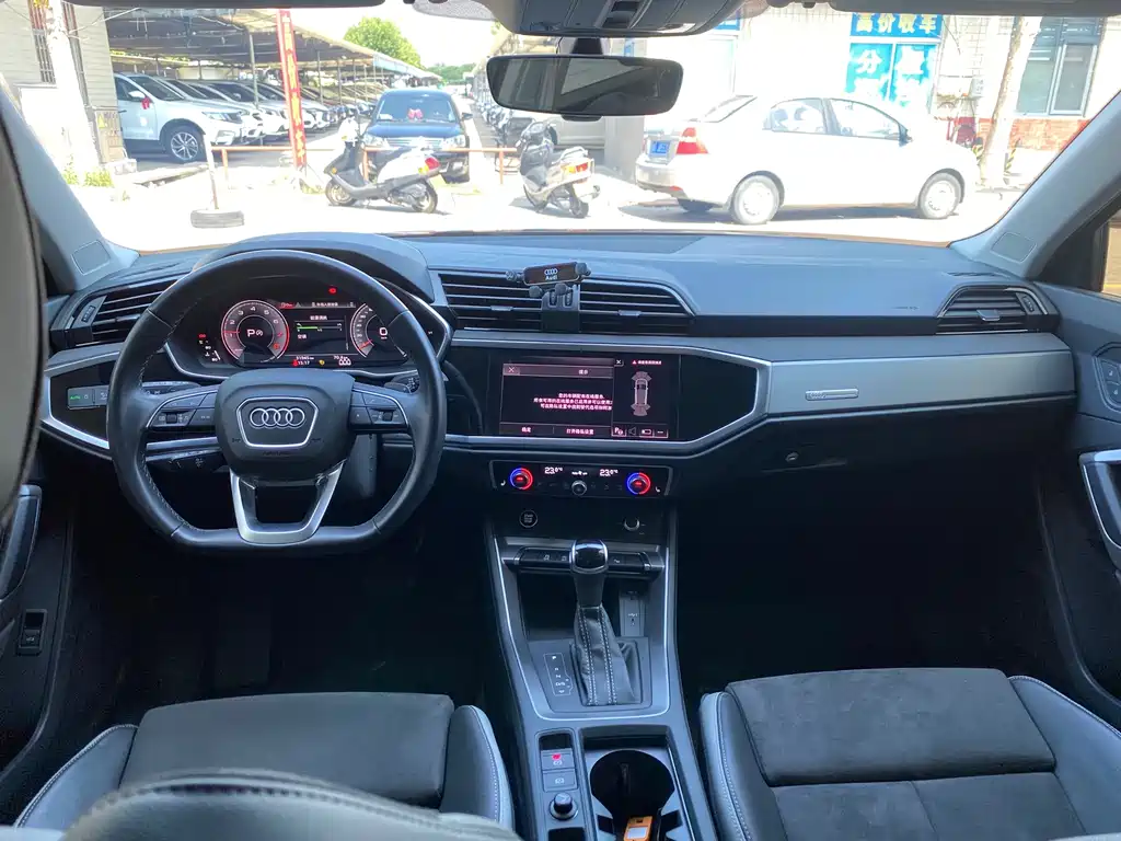 Audi Q3 — фото 19