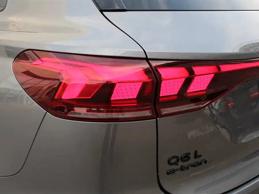 Audi Q6L e-tron — фото 11