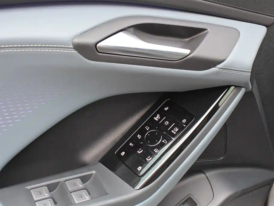 Audi Q6L e-tron — фото 13