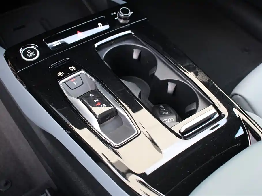 Audi Q6L e-tron — фото 14