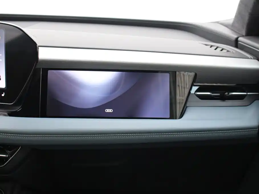 Audi Q6L e-tron — фото 17