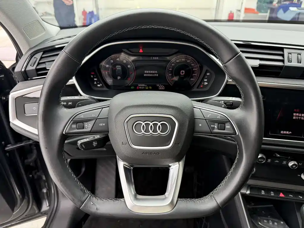 Audi Q3 — фото 11
