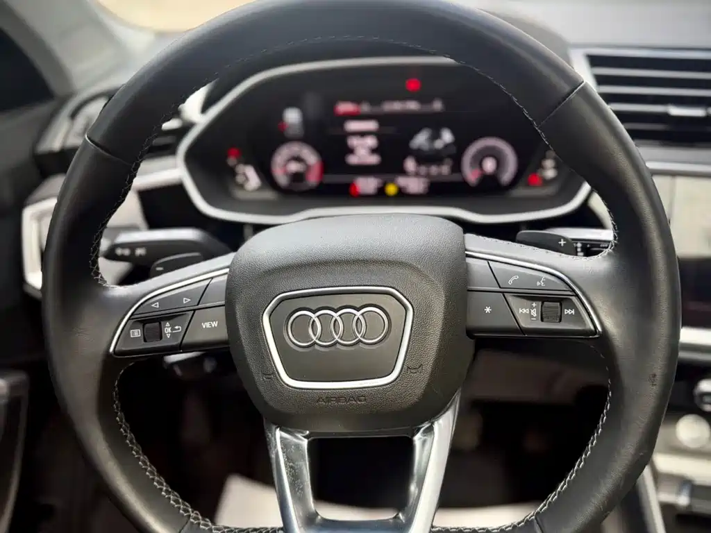 Audi Q3 — фото 20
