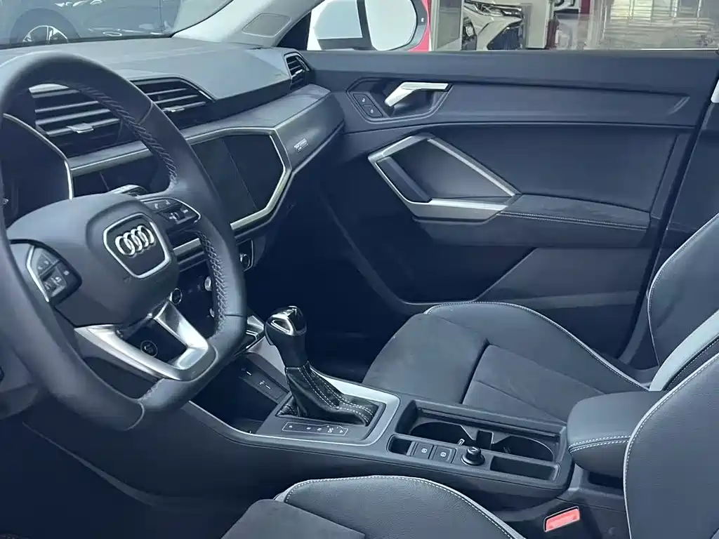 Audi Q3 — фото 11