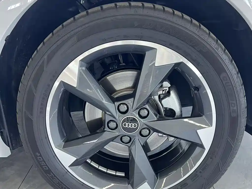 Audi Q3 — фото 18