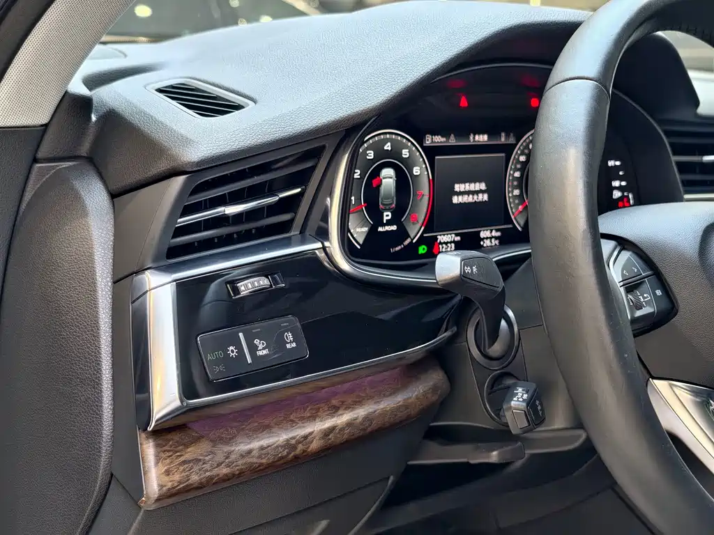 Audi Q7 — фото 5