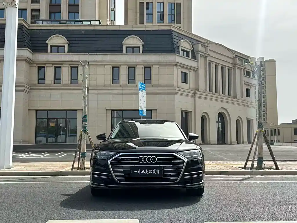Audi A8 — фото 2