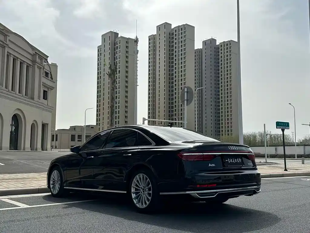 Audi A8 — фото 17