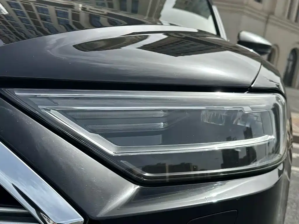 Audi A8 — фото 4
