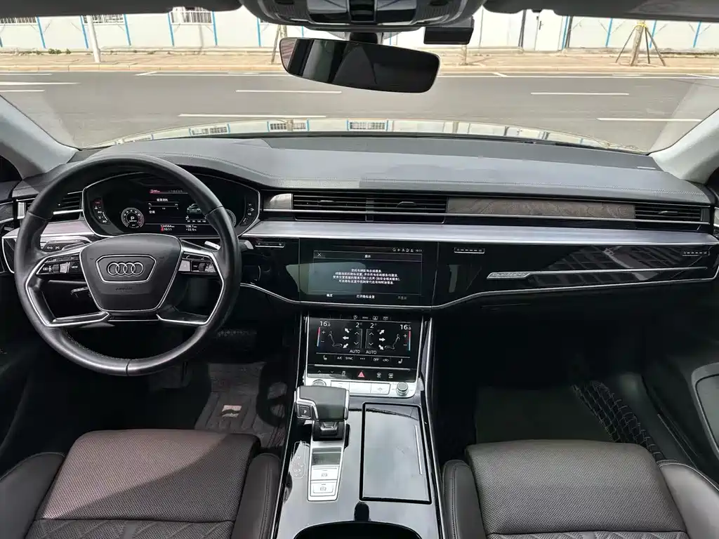 Audi A8 — фото 9