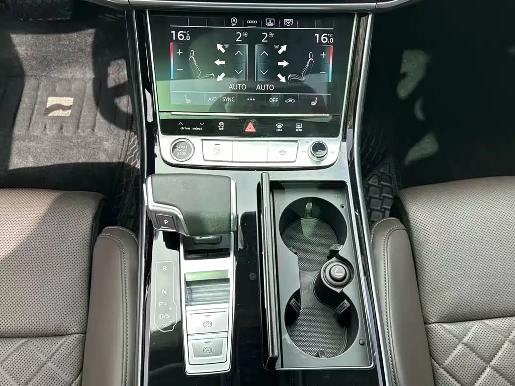 Audi A8 — фото 10
