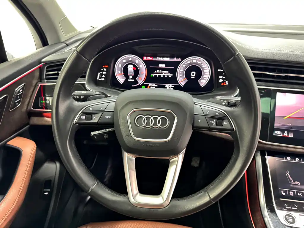 Audi Q7 — фото 20