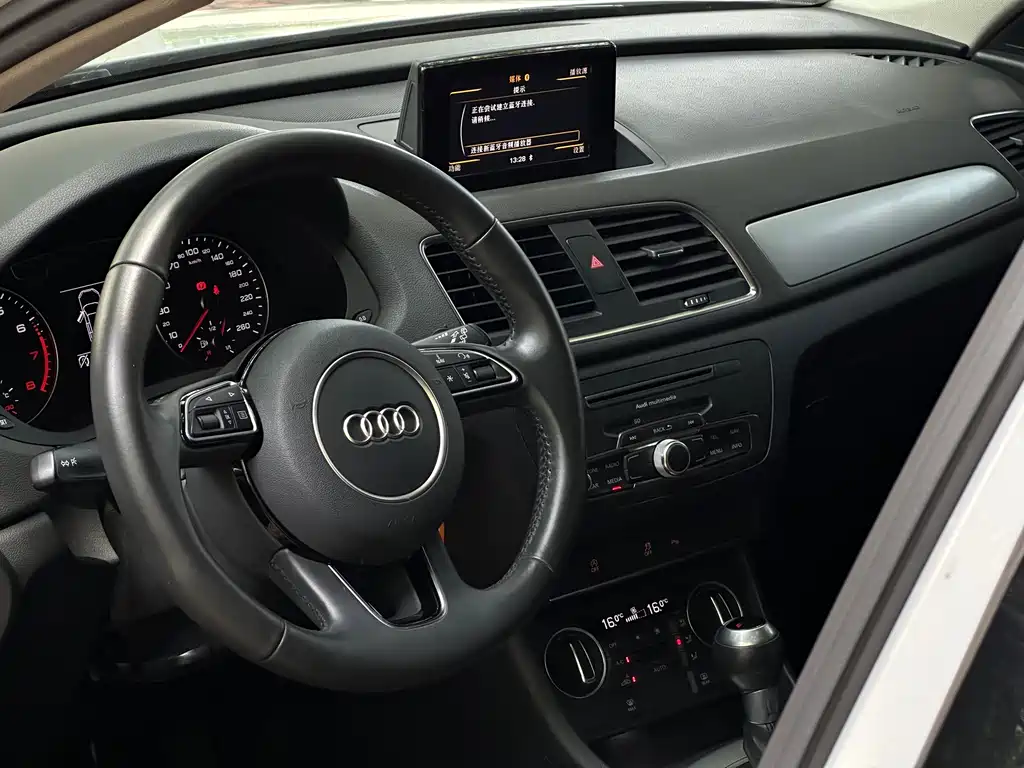 Audi Q3 — фото 6