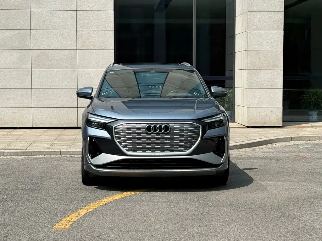 Audi Q4 e-tron — фото 2