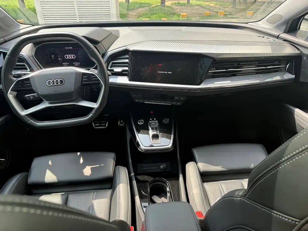 Audi Q4 e-tron — фото 11