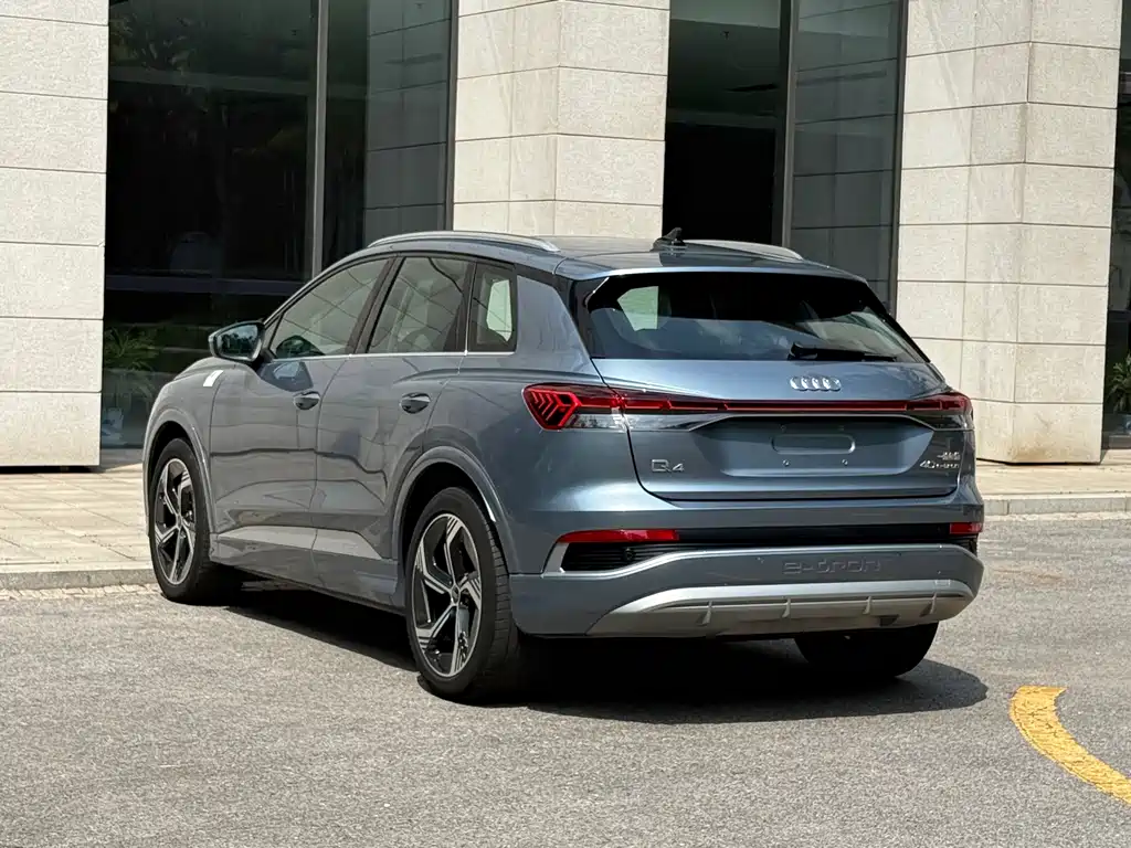 Audi Q4 e-tron — фото 18