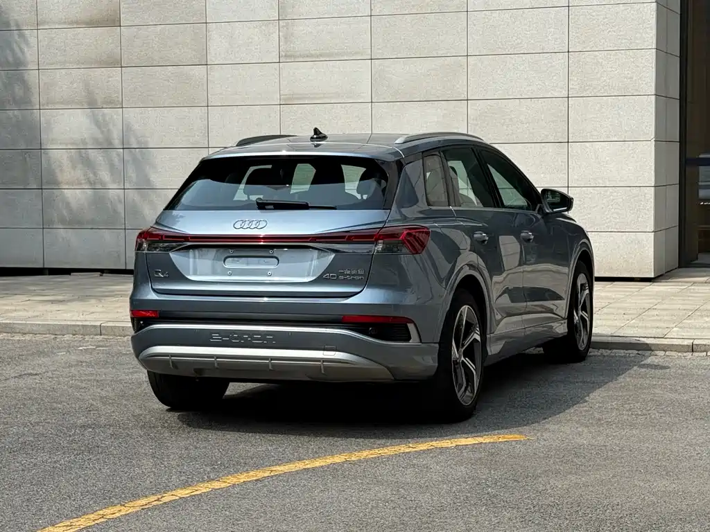 Audi Q4 e-tron — фото 20