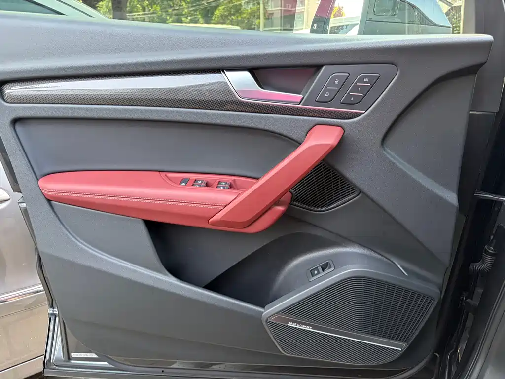 Audi Q5L Sportback — фото 11