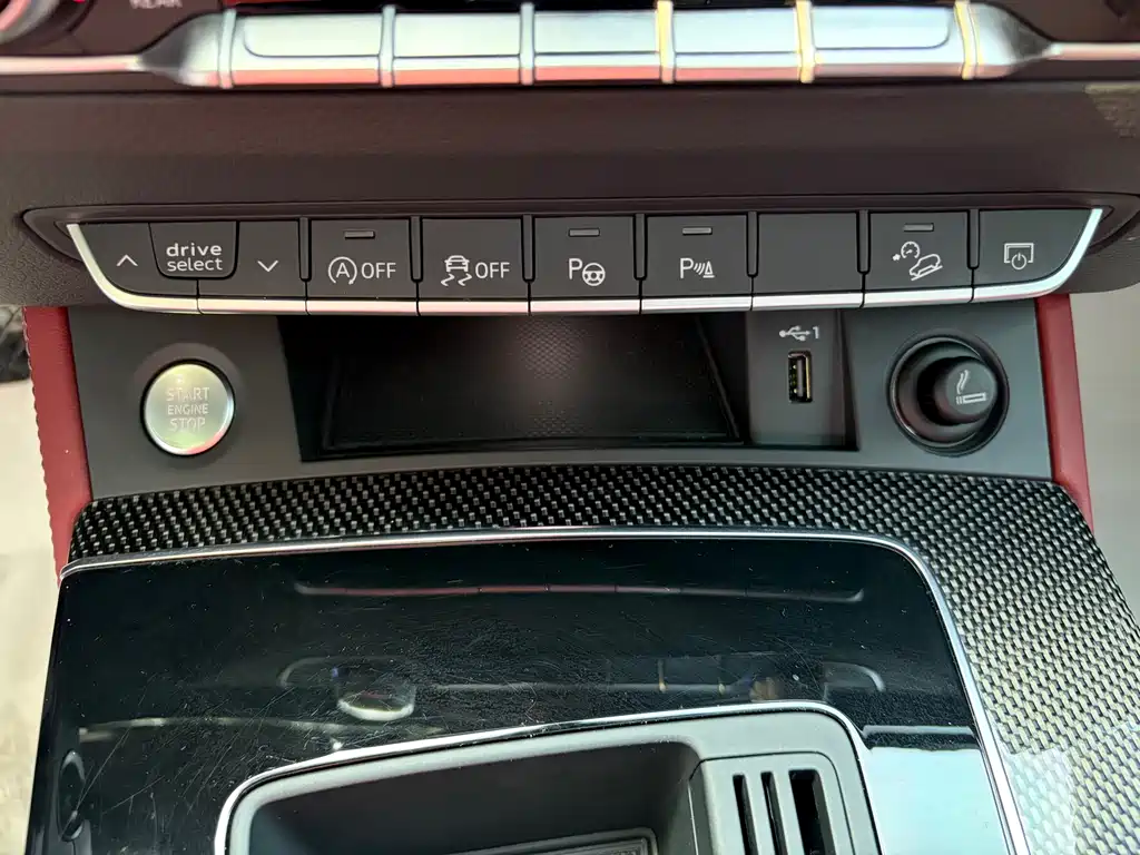 Audi Q5L Sportback — фото 23