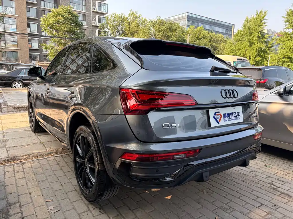 Audi Q5L Sportback — фото 4