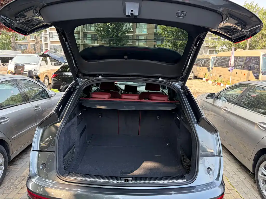 Audi Q5L Sportback — фото 31