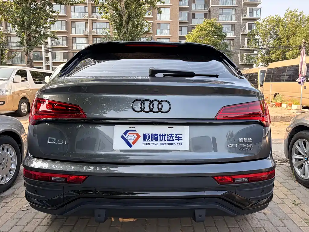 Audi Q5L Sportback — фото 5