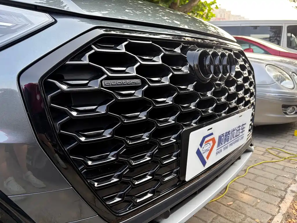 Audi Q5L Sportback — фото 7