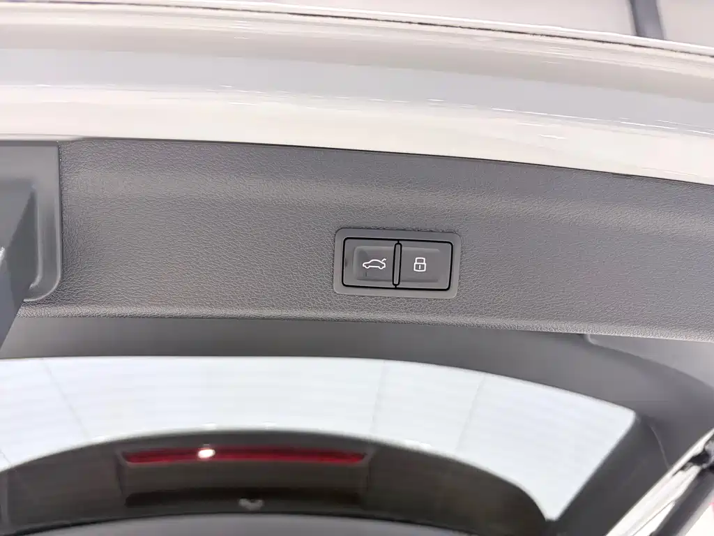 Audi Q3 — фото 18