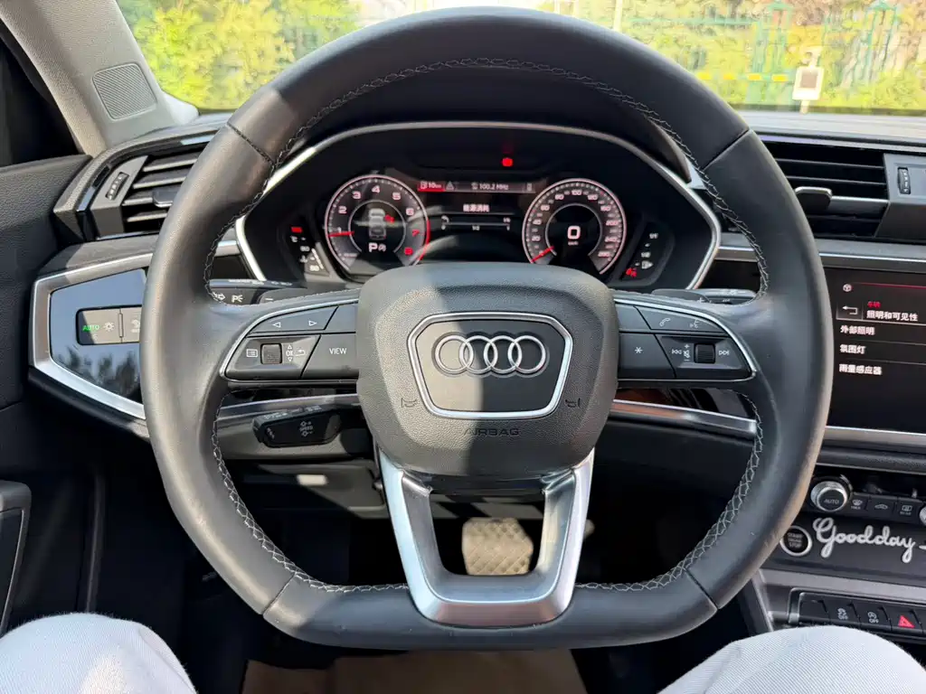 Audi Q3 — фото 20
