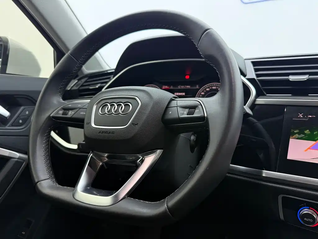 Audi Q3 — фото 14