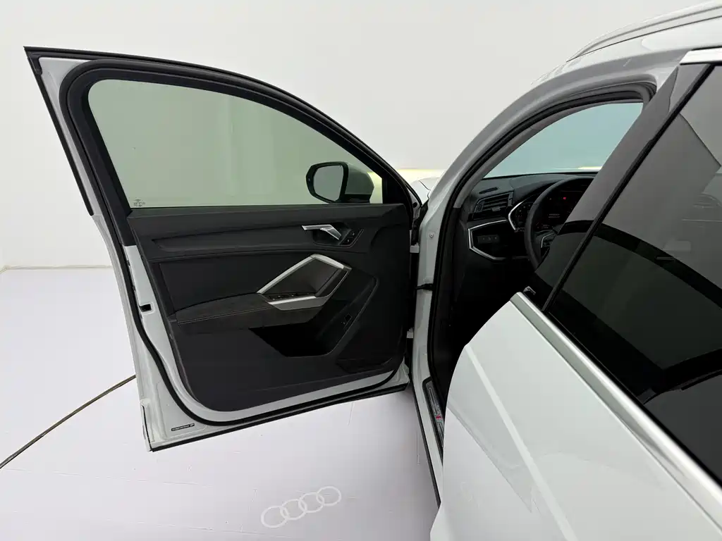 Audi Q3 — фото 20
