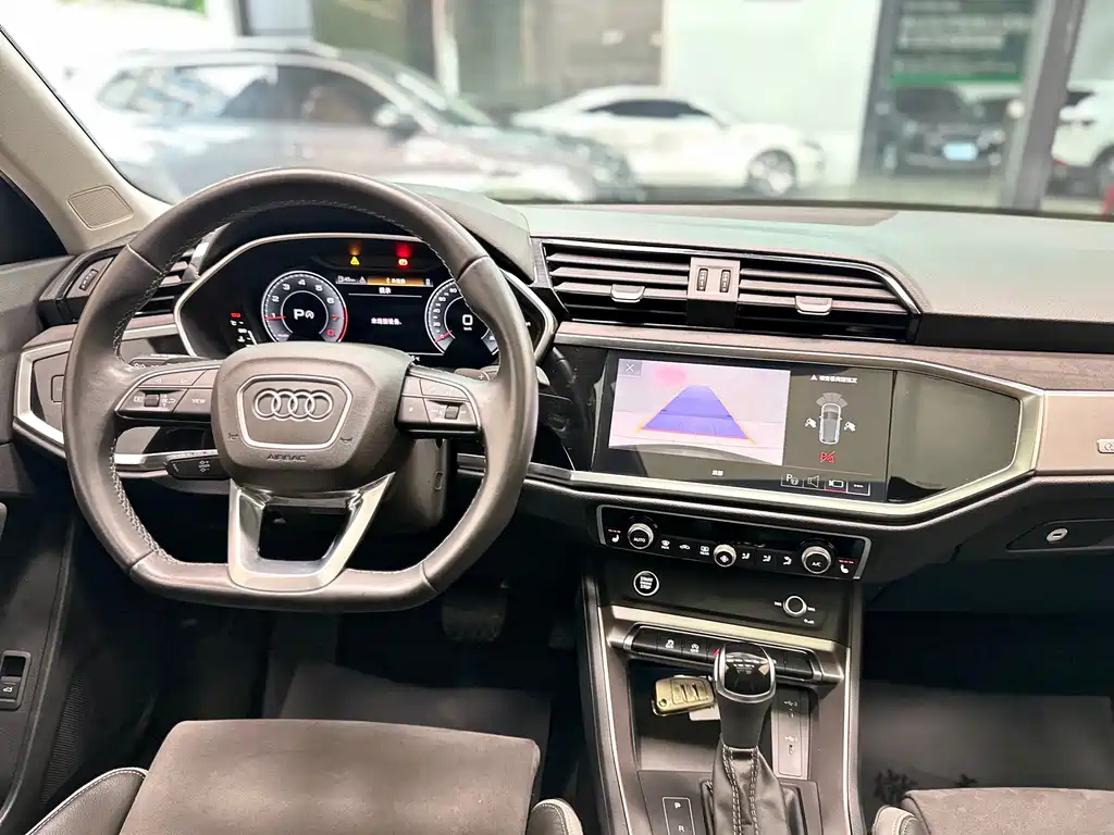 Audi Q3 — фото 21