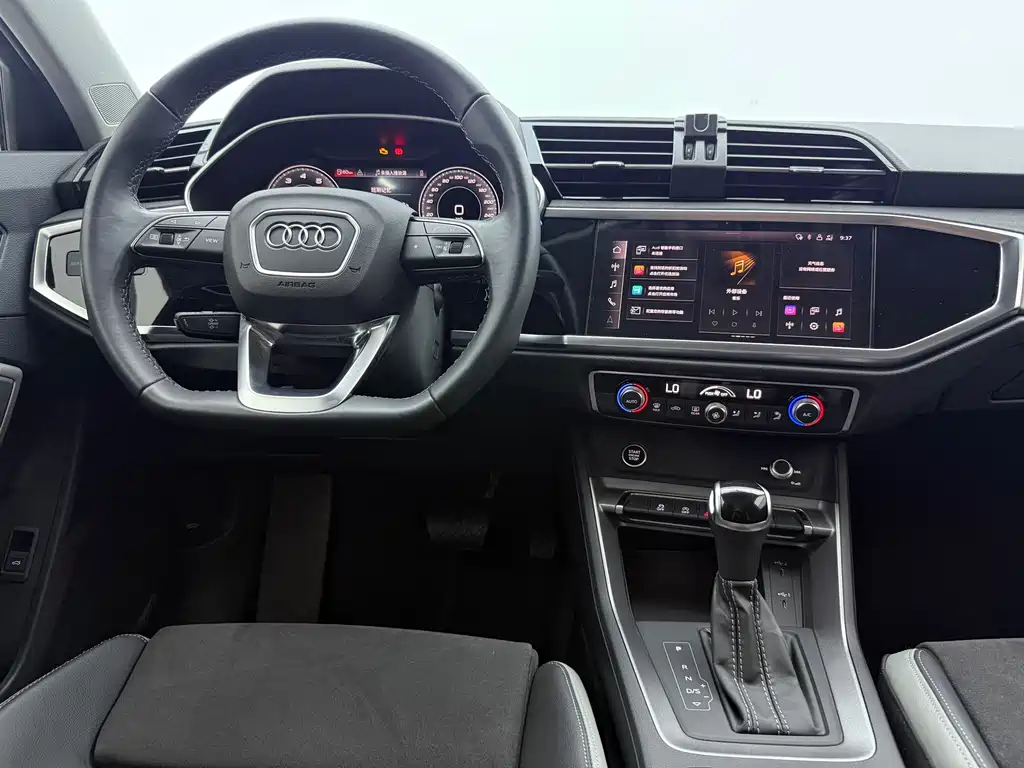 Audi Q3 — фото 11