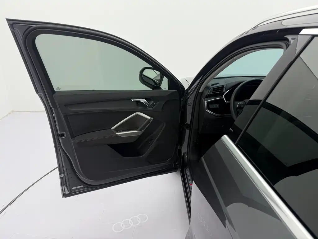 Audi Q3 — фото 21