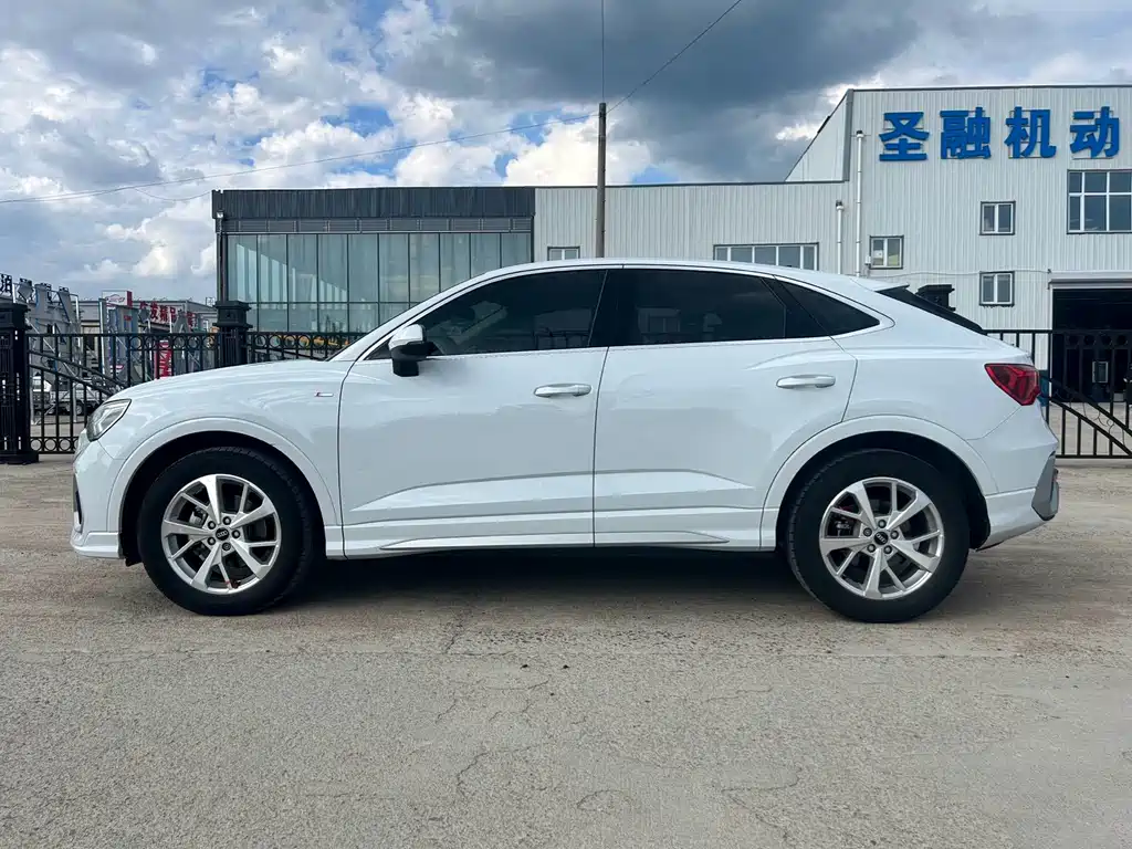 Audi Q3 Sportback — фото 4