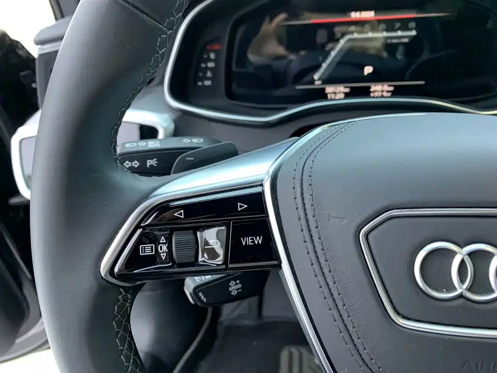 Audi A6L — фото 18